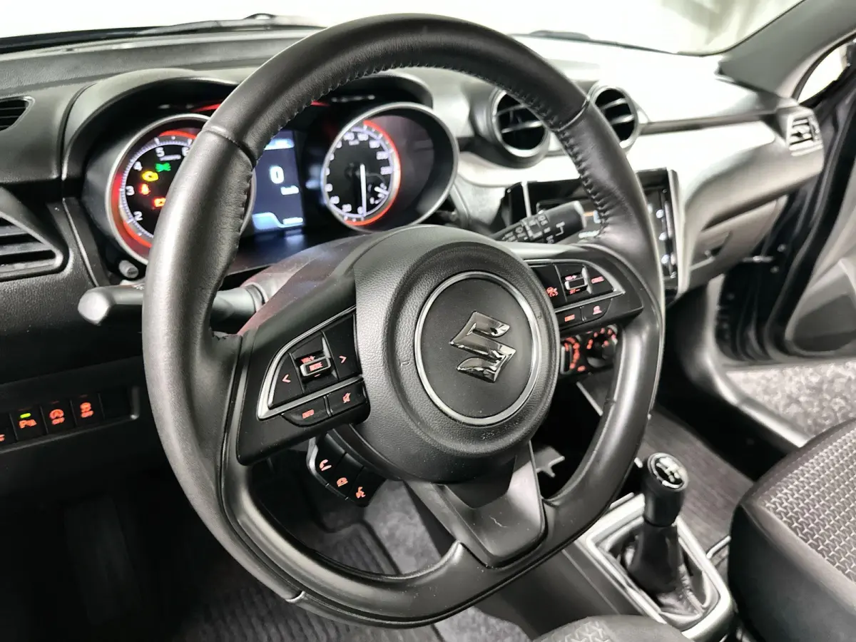 1.2 Select Smart Hybrid Navi | Led | Camera