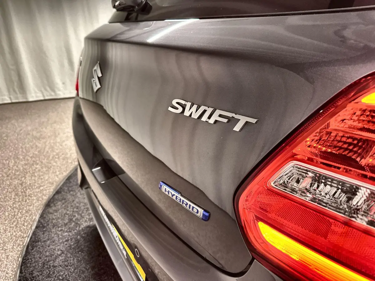 1.2 Select Smart Hybrid Navi | Led | Camera