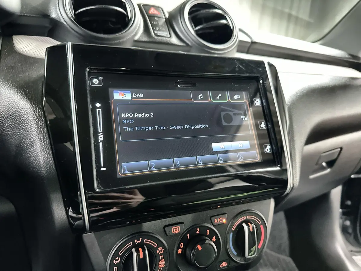 1.2 Select Smart Hybrid Navi | Led | Camera