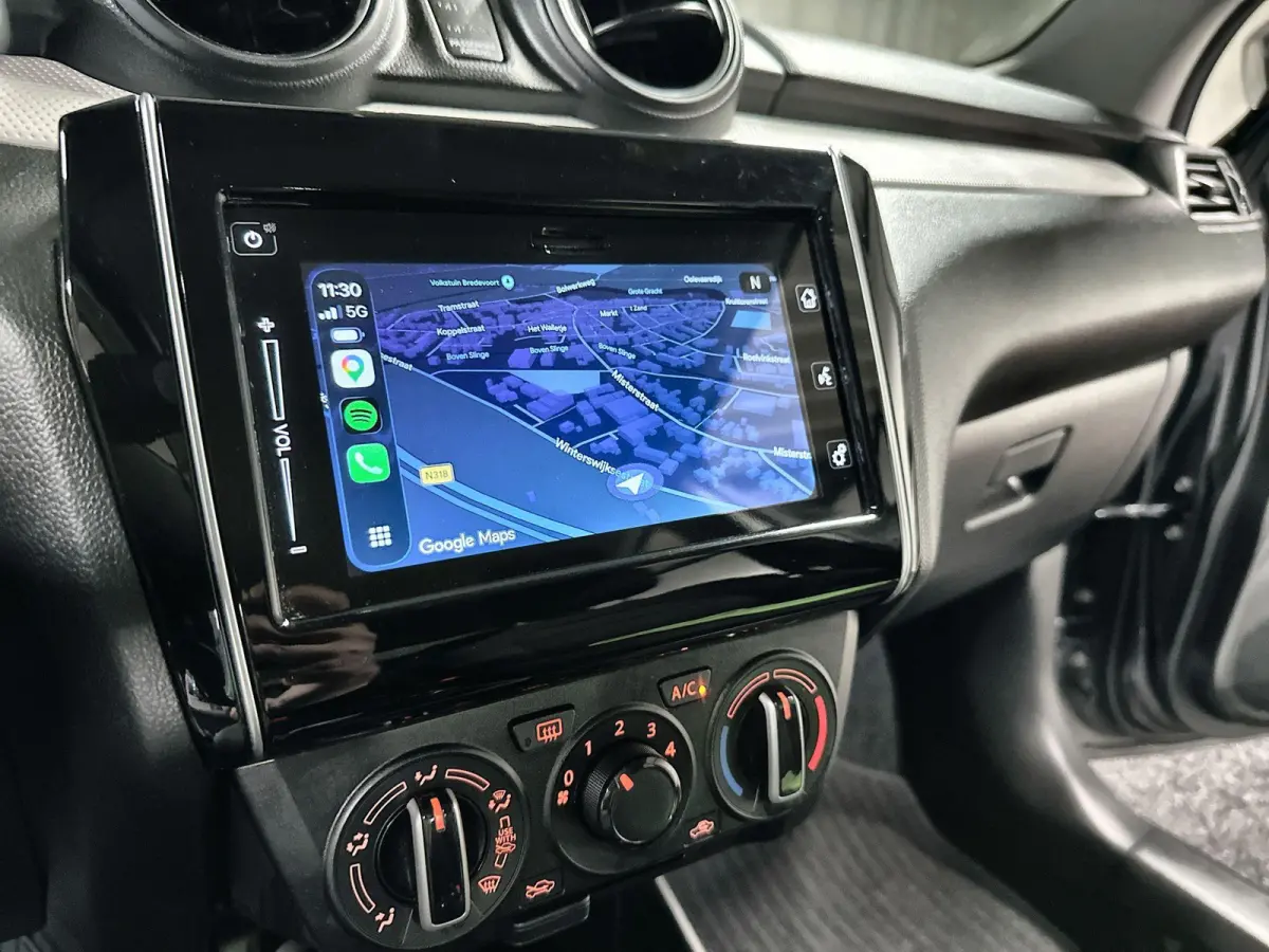 1.2 Select Smart Hybrid Navi | Led | Camera