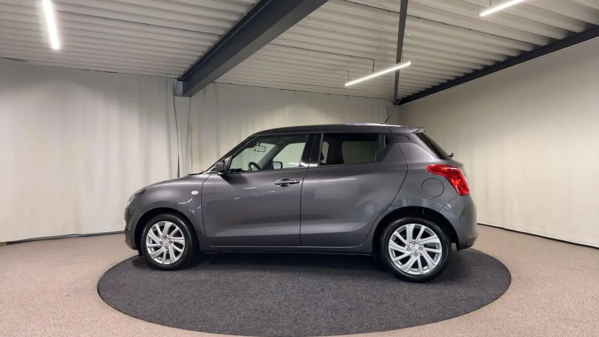 1.2 Select Smart Hybrid Navi | Led | Camera