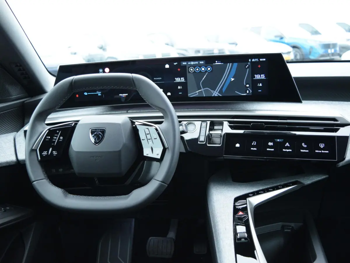 1.6 plug-in Hybrid 195 Allure PARKEERSENSOREN MET CAMERA | CLIMATE CONTROL | CRUISE CONTROL | DEMO