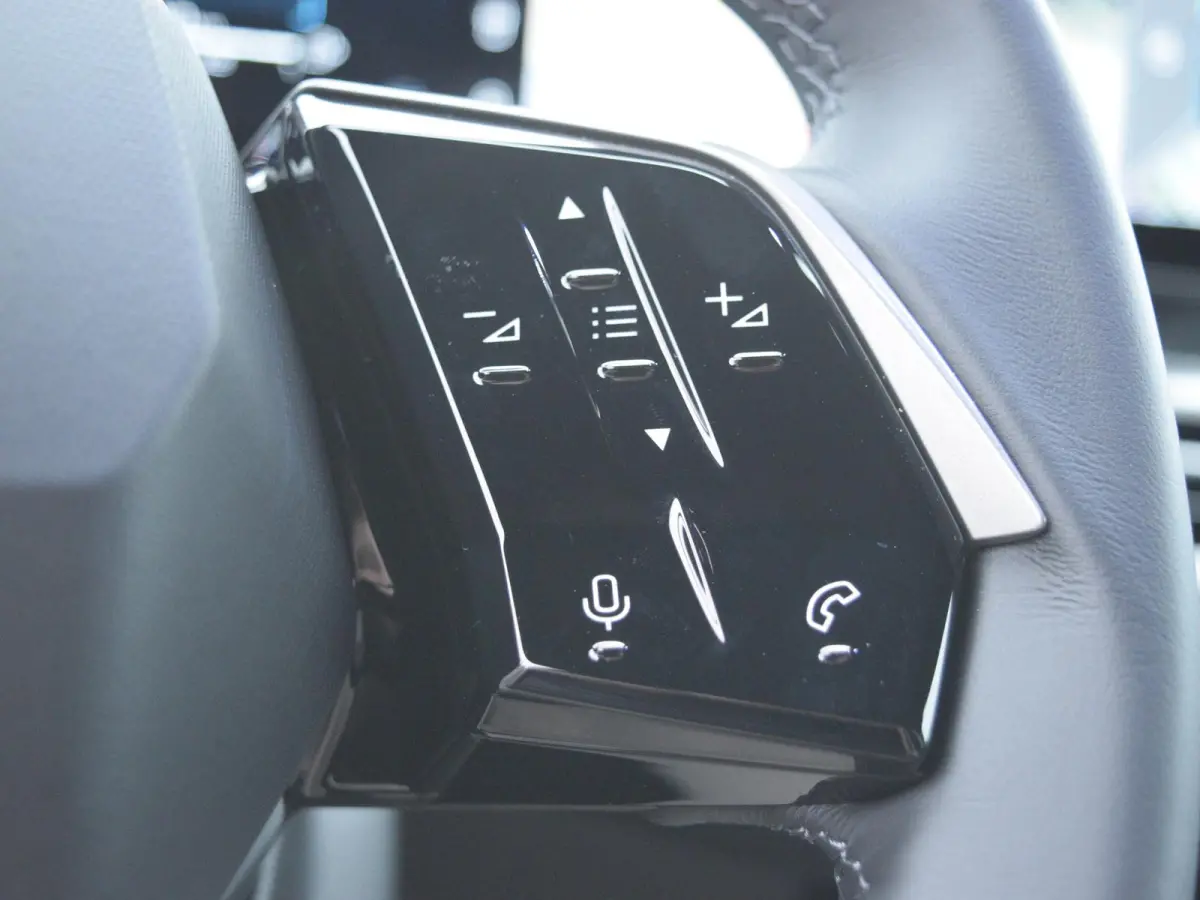 1.6 plug-in Hybrid 195 Allure PARKEERSENSOREN MET CAMERA | CLIMATE CONTROL | CRUISE CONTROL | DEMO