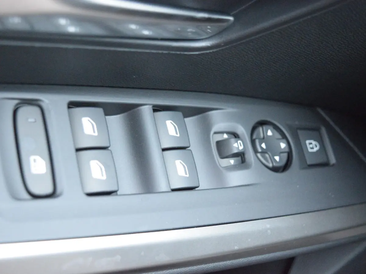 1.6 plug-in Hybrid 195 Allure PARKEERSENSOREN MET CAMERA | CLIMATE CONTROL | CRUISE CONTROL | DEMO