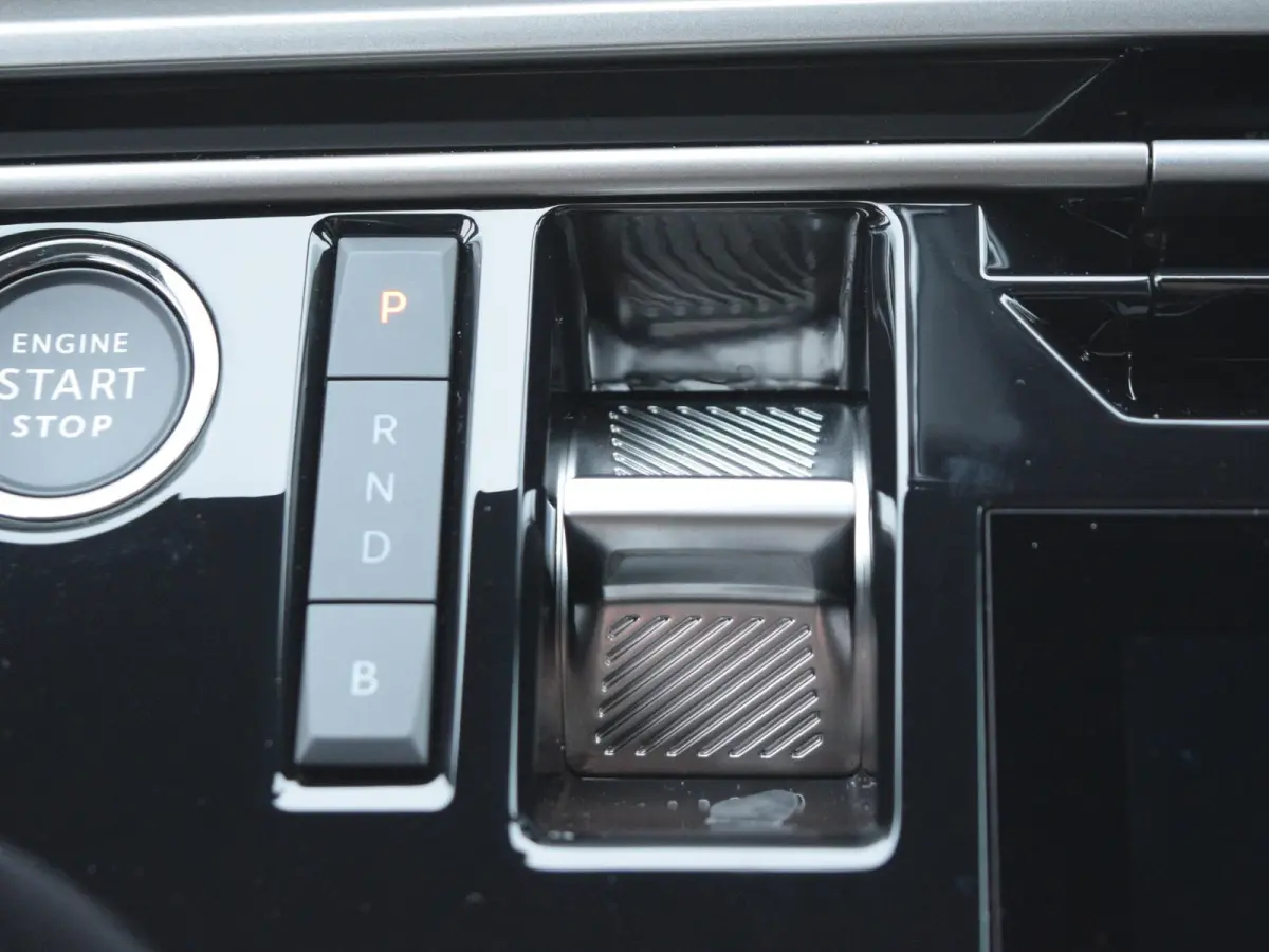 1.6 plug-in Hybrid 195 Allure PARKEERSENSOREN MET CAMERA | CLIMATE CONTROL | CRUISE CONTROL | DEMO