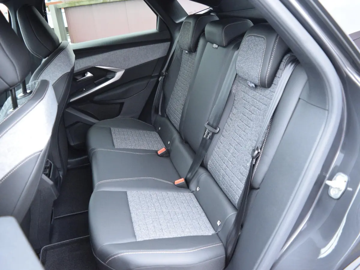1.6 plug-in Hybrid 195 Allure PARKEERSENSOREN MET CAMERA | CLIMATE CONTROL | CRUISE CONTROL | DEMO