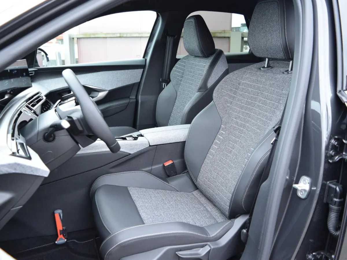 1.6 plug-in Hybrid 195 Allure PARKEERSENSOREN MET CAMERA | CLIMATE CONTROL | CRUISE CONTROL | DEMO