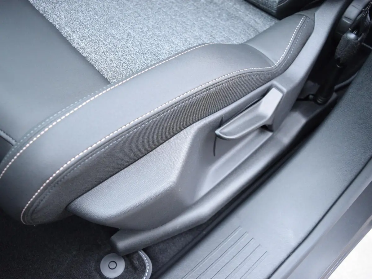1.6 plug-in Hybrid 195 Allure PARKEERSENSOREN MET CAMERA | CLIMATE CONTROL | CRUISE CONTROL | DEMO
