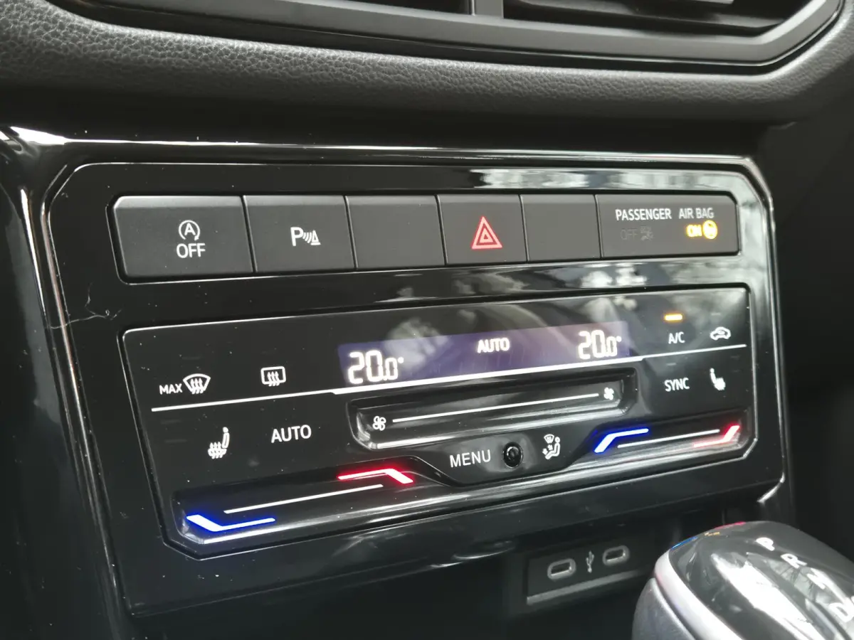 1.0 TSI AUTOMAAT | Navigatie | Climate Control | | Stoelverwarming | Licht metalen velgen