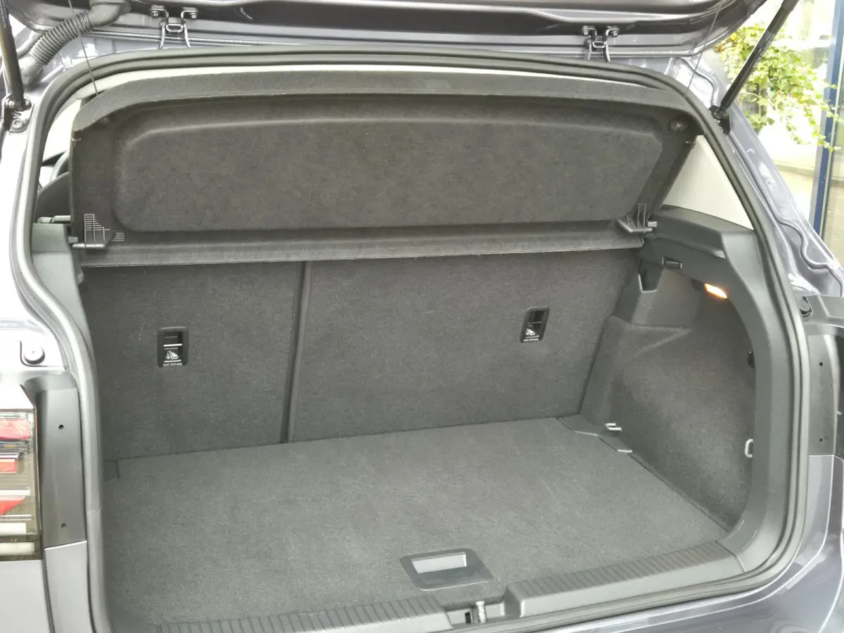 1.0 TSI AUTOMAAT | Navigatie | Climate Control | | Stoelverwarming | Licht metalen velgen