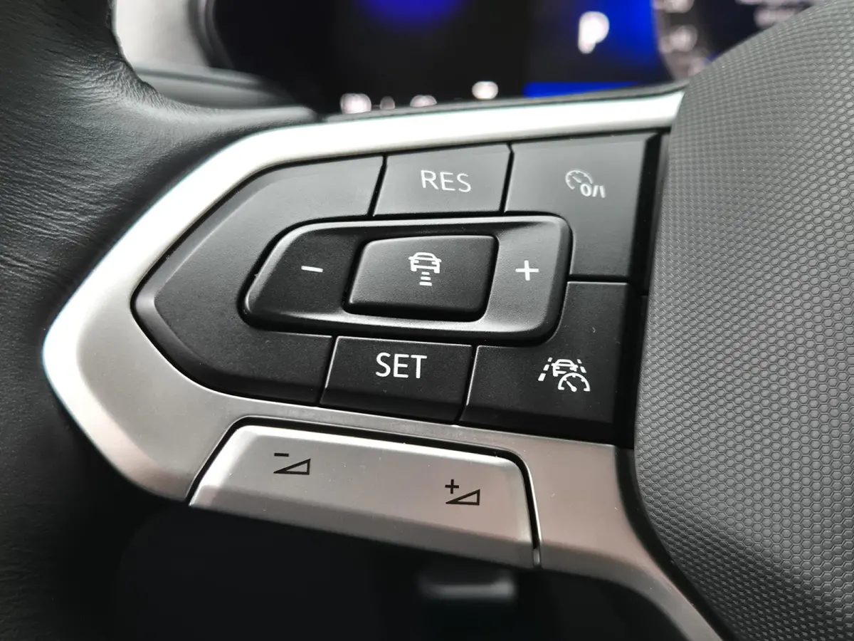 1.0 TSI AUTOMAAT | Navigatie | Climate Control | | Stoelverwarming | Licht metalen velgen
