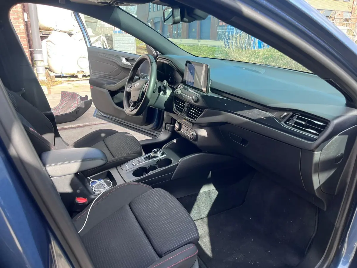1.5 EcoBoost ST Line | LED | Pano | 182 PK
