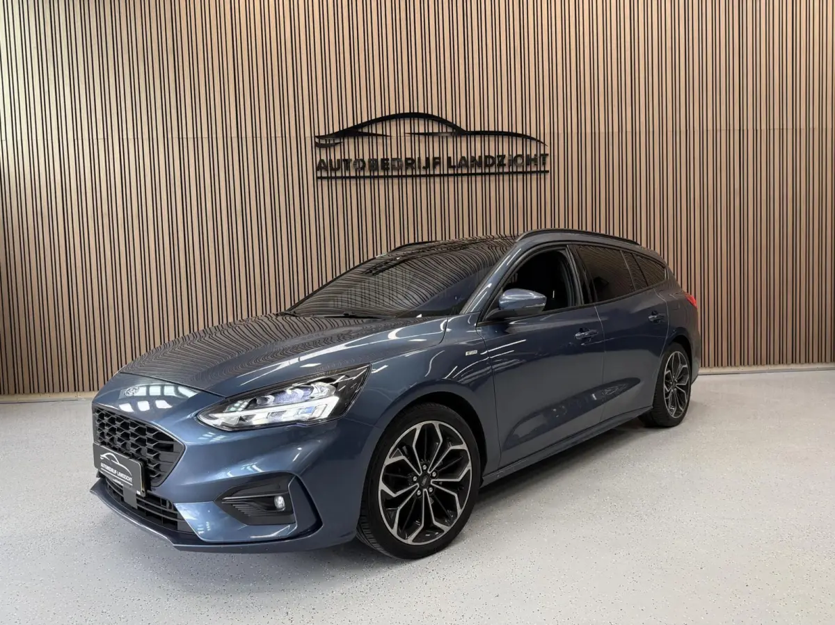 1.5 EcoBoost ST Line | LED | Pano | 182 PK