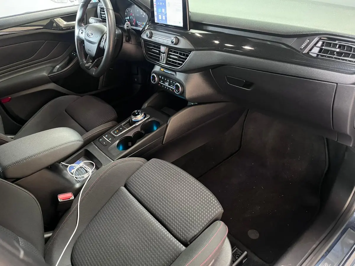 1.5 EcoBoost ST Line | LED | Pano | 182 PK