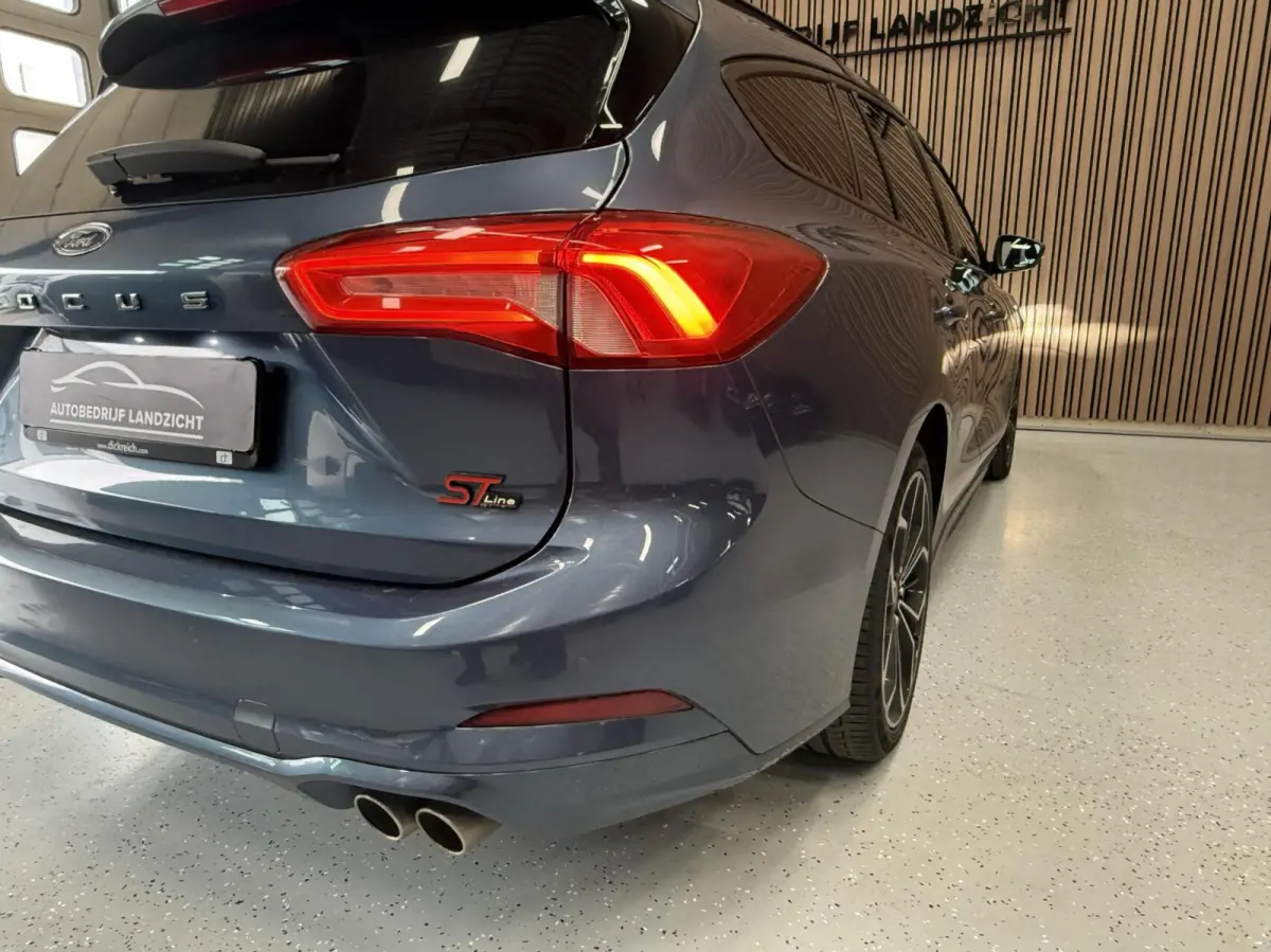 1.5 EcoBoost ST Line | LED | Pano | 182 PK