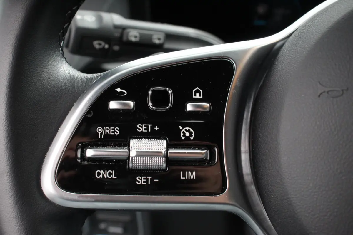 200 163pk Automaat Progressive Navigatie Climate Control Camera Parkeer sensoren Stoelverwarming DAB Lichtmetalen velgen 18" Electrisch bedienbare achterklep