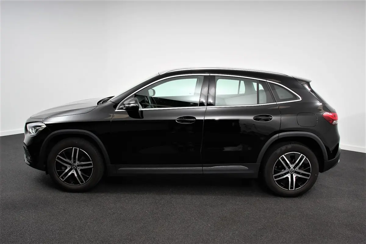 200 163pk Automaat Progressive Navigatie Climate Control Camera Parkeer sensoren Stoelverwarming DAB Lichtmetalen velgen 18" Electrisch bedienbare achterklep