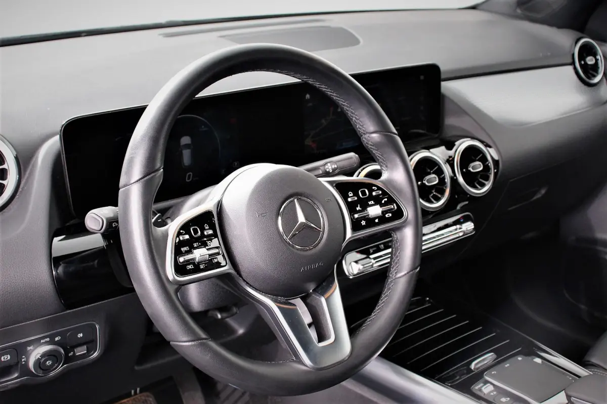 200 163pk Automaat Progressive Navigatie Climate Control Camera Parkeer sensoren Stoelverwarming DAB Lichtmetalen velgen 18" Electrisch bedienbare achterklep