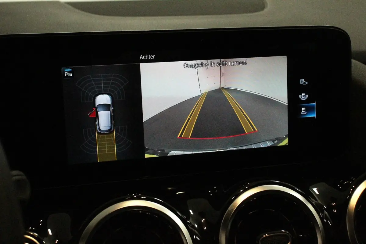 200 163pk Automaat Progressive Navigatie Climate Control Camera Parkeer sensoren Stoelverwarming DAB Lichtmetalen velgen 18" Electrisch bedienbare achterklep
