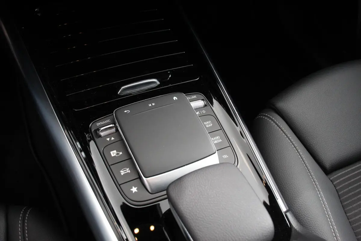 200 163pk Automaat Progressive Navigatie Climate Control Camera Parkeer sensoren Stoelverwarming DAB Lichtmetalen velgen 18" Electrisch bedienbare achterklep