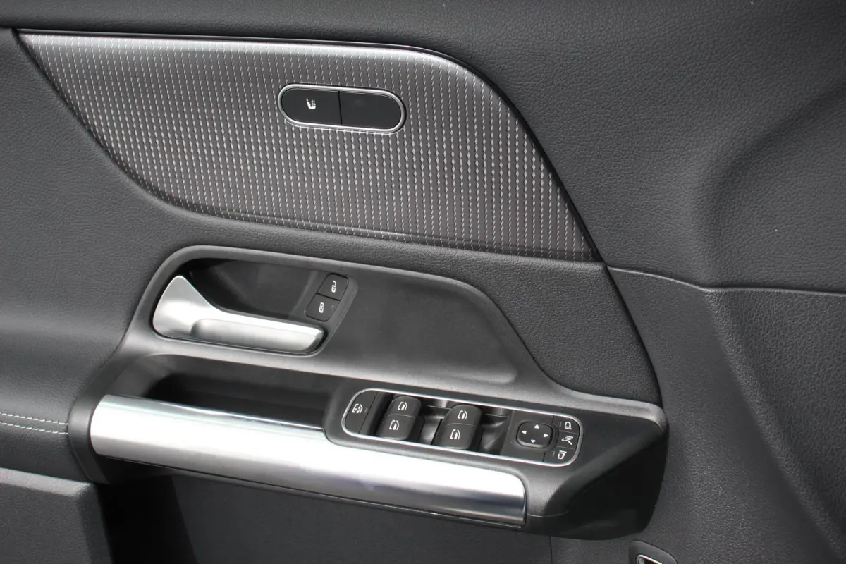 200 163pk Automaat Progressive Navigatie Climate Control Camera Parkeer sensoren Stoelverwarming DAB Lichtmetalen velgen 18" Electrisch bedienbare achterklep