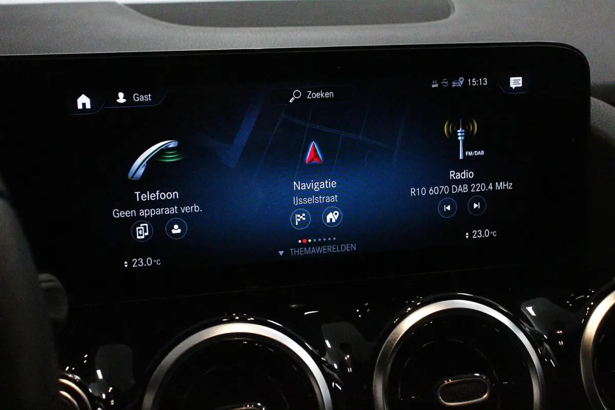200 163pk Automaat Progressive Navigatie Climate Control Camera Parkeer sensoren Stoelverwarming DAB Lichtmetalen velgen 18" Electrisch bedienbare achterklep