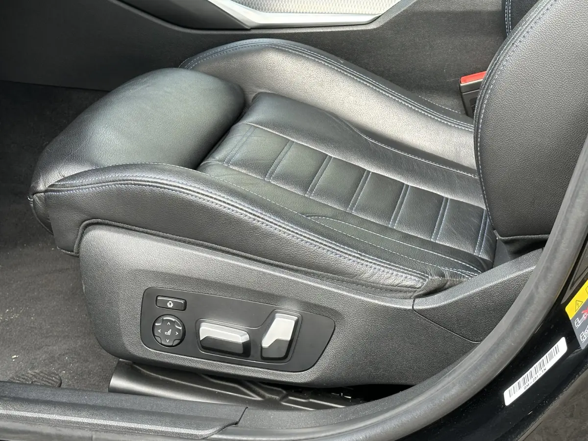 330e M Pakket |  Plug-in/Leder/Pano-Schuifdak/20-inch/Cruise Adaptief/H&K