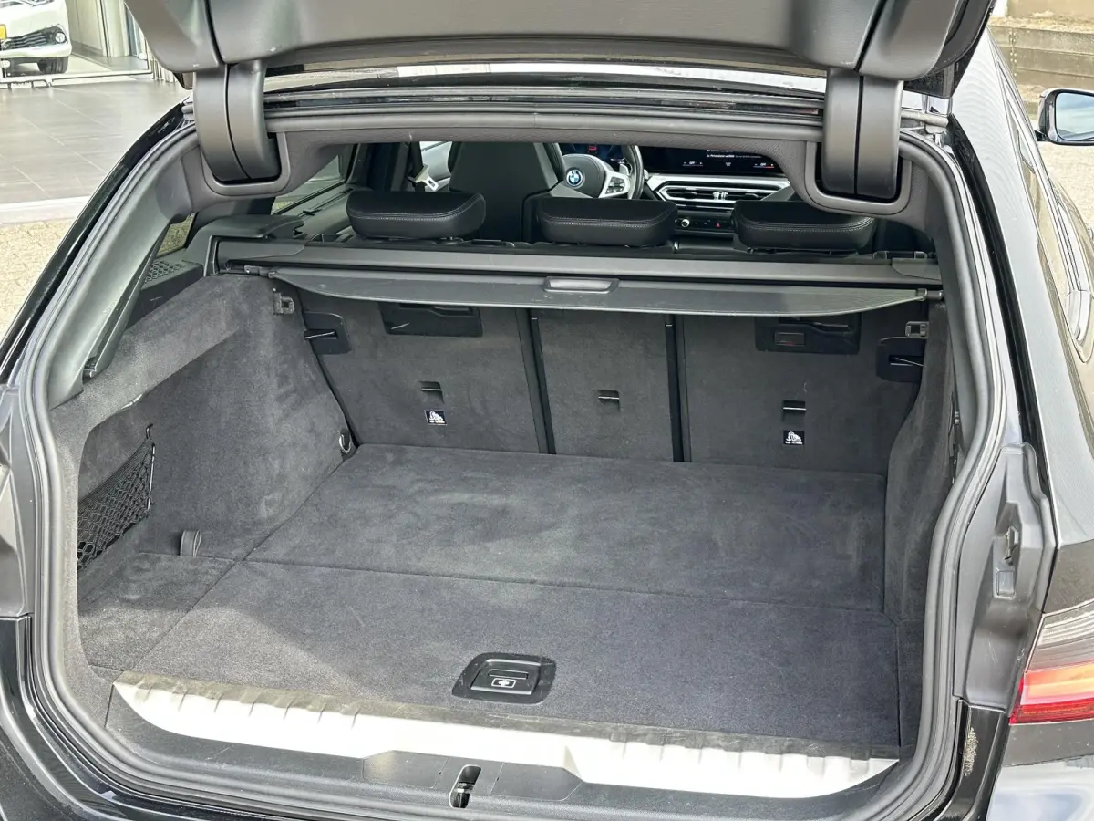 330e M Pakket |  Plug-in/Leder/Pano-Schuifdak/20-inch/Cruise Adaptief/H&K