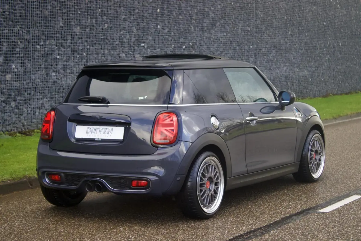 Mini 2.0 S Serious Business