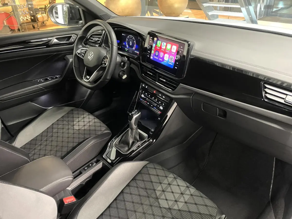 1.5 TSI R-Line Black Style/ Camera/ IQ LED/ CarPlay/ 18''LMV