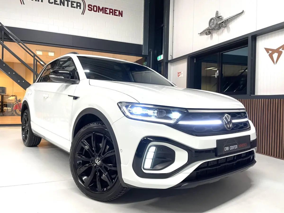 1.5 TSI R-Line Black Style/ Camera/ IQ LED/ CarPlay/ 18''LMV