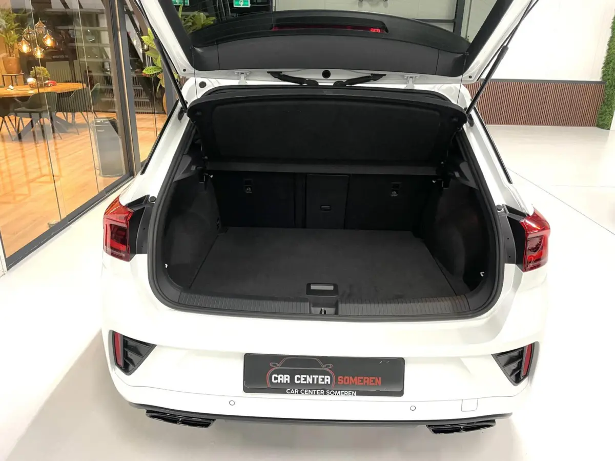 1.5 TSI R-Line Black Style/ Camera/ IQ LED/ CarPlay/ 18''LMV