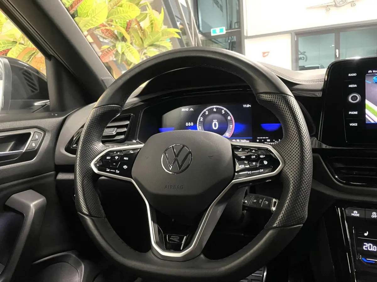 1.5 TSI R-Line Black Style/ Camera/ IQ LED/ CarPlay/ 18''LMV