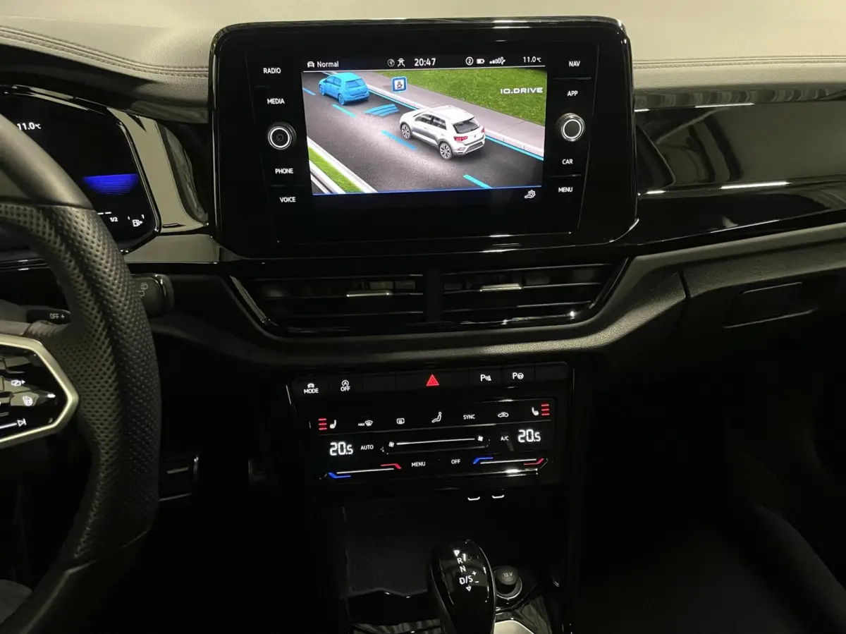 1.5 TSI R-Line Black Style/ Camera/ IQ LED/ CarPlay/ 18''LMV