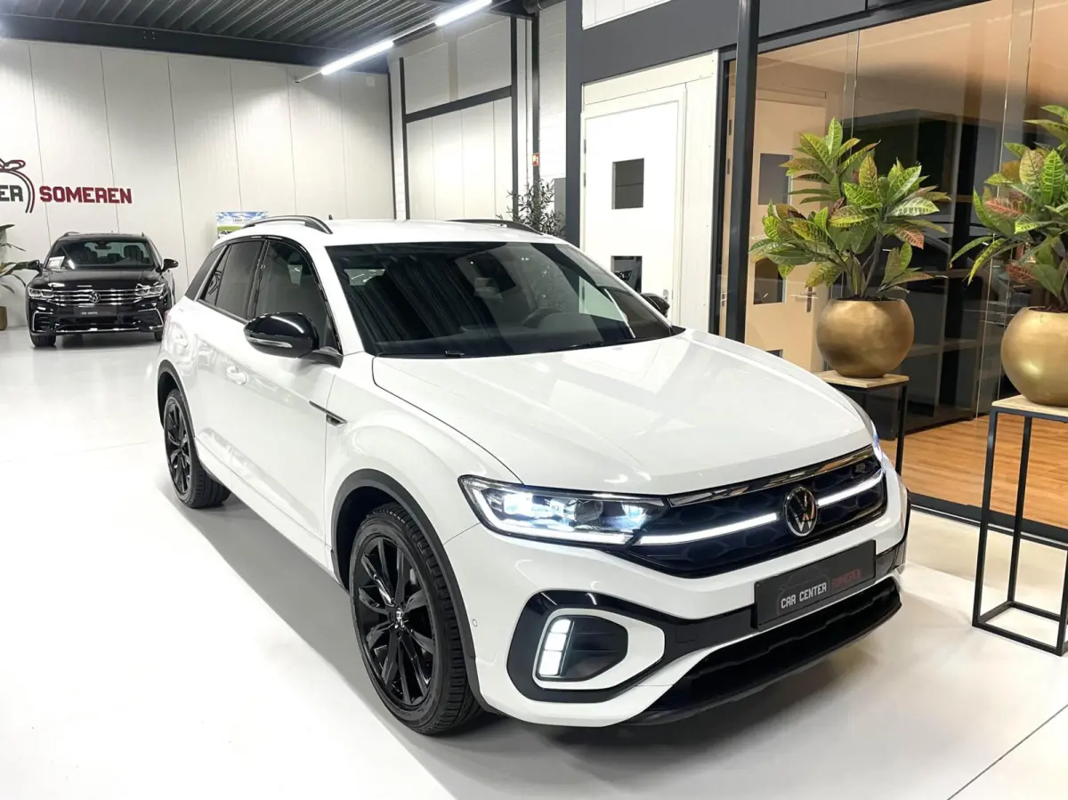 1.5 TSI R-Line Black Style/ Camera/ IQ LED/ CarPlay/ 18''LMV