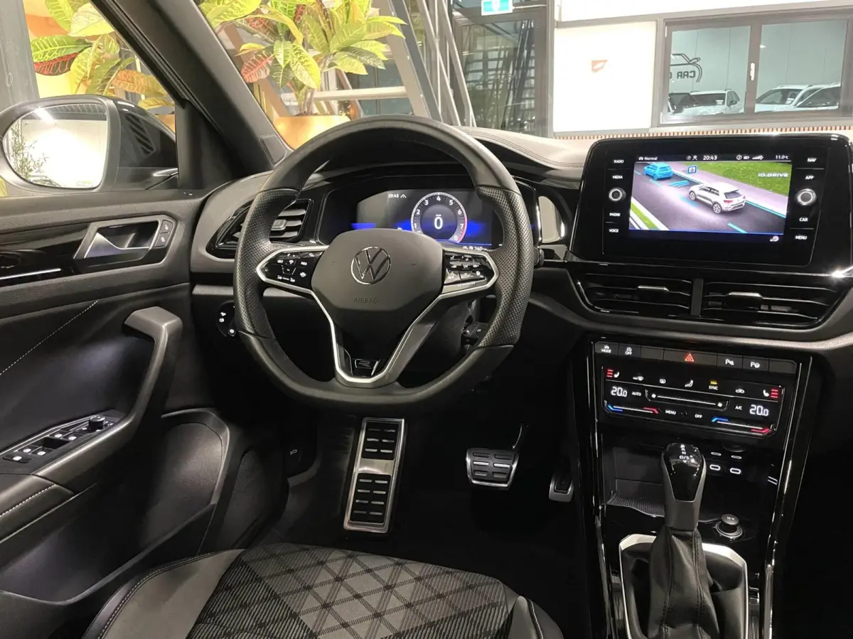 1.5 TSI R-Line Black Style/ Camera/ IQ LED/ CarPlay/ 18''LMV