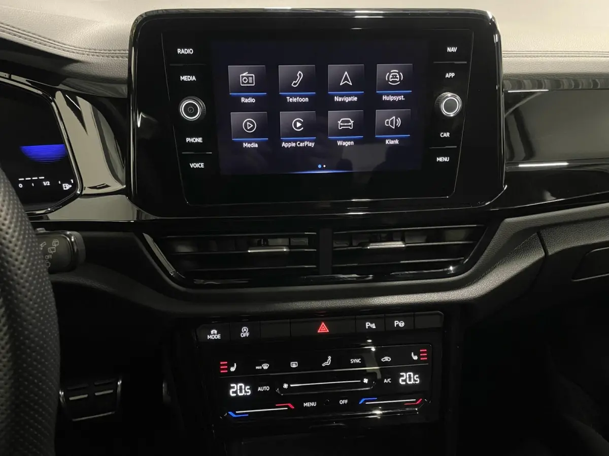 1.5 TSI R-Line Black Style/ Camera/ IQ LED/ CarPlay/ 18''LMV
