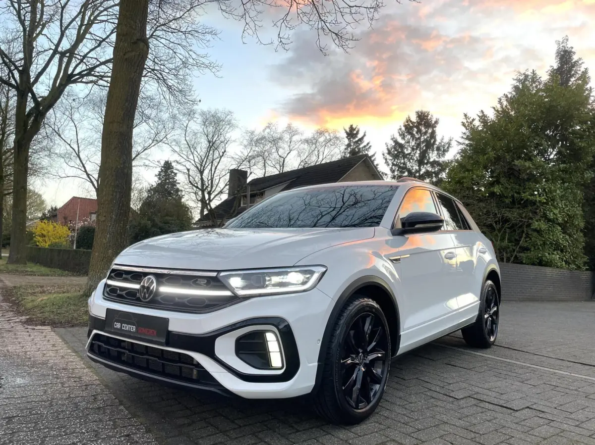 1.5 TSI R-Line Black Style/ Camera/ IQ LED/ CarPlay/ 18''LMV