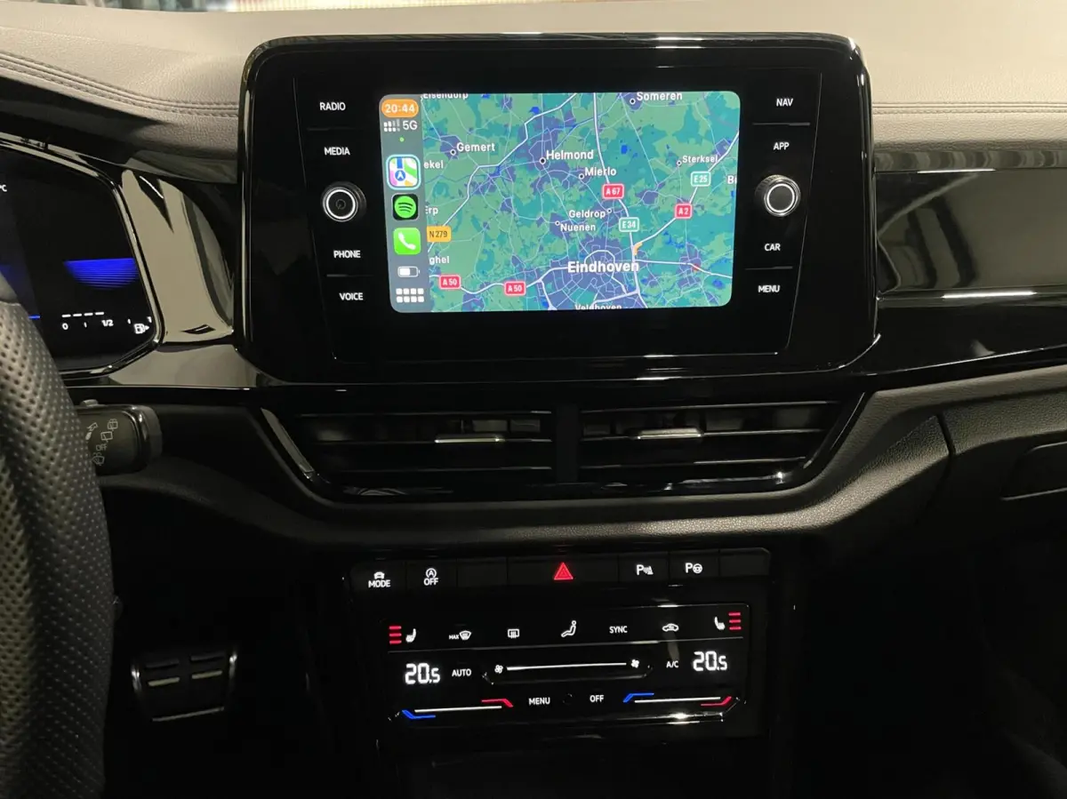 1.5 TSI R-Line Black Style/ Camera/ IQ LED/ CarPlay/ 18''LMV