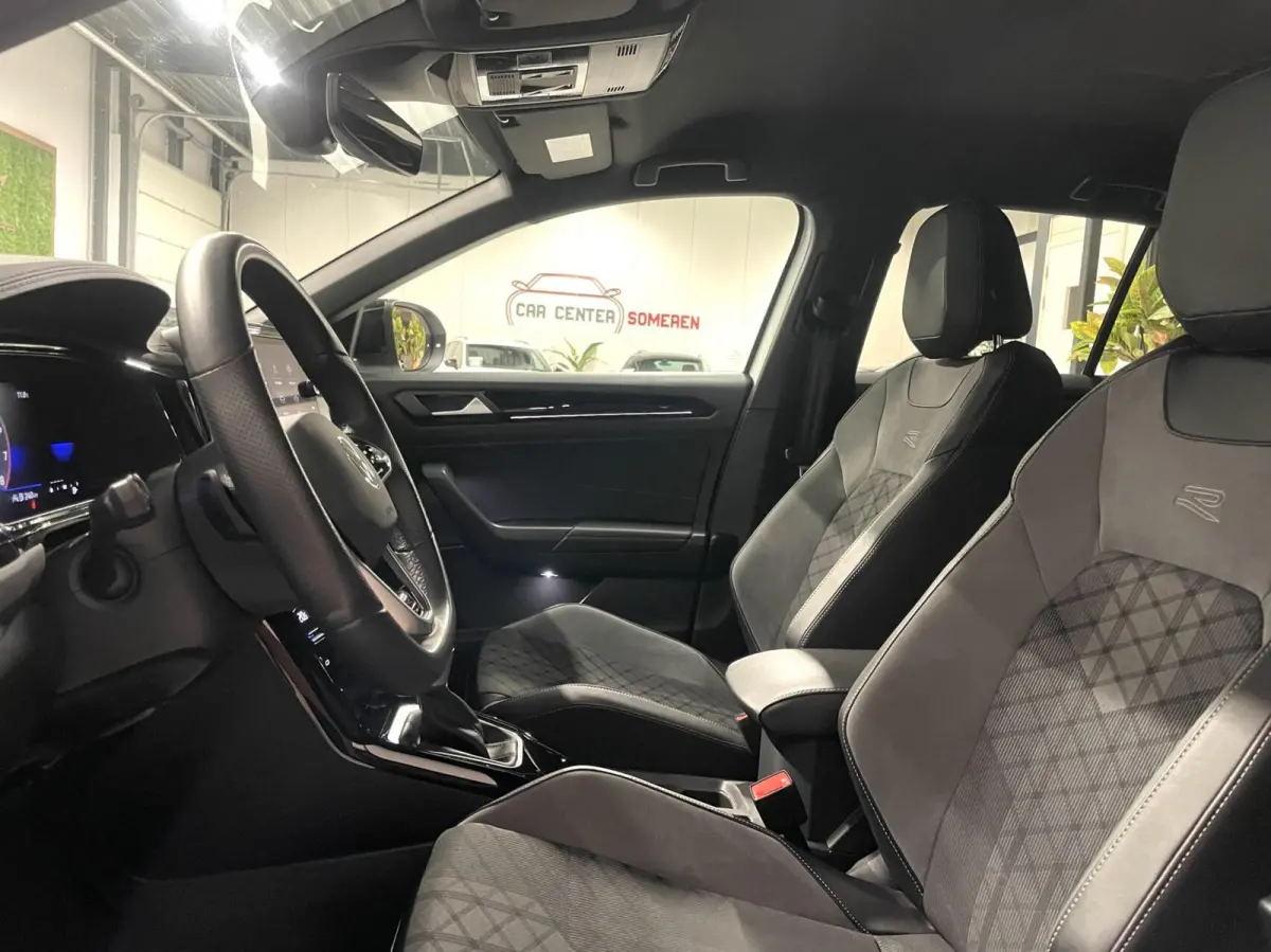 1.5 TSI R-Line Black Style/ Camera/ IQ LED/ CarPlay/ 18''LMV