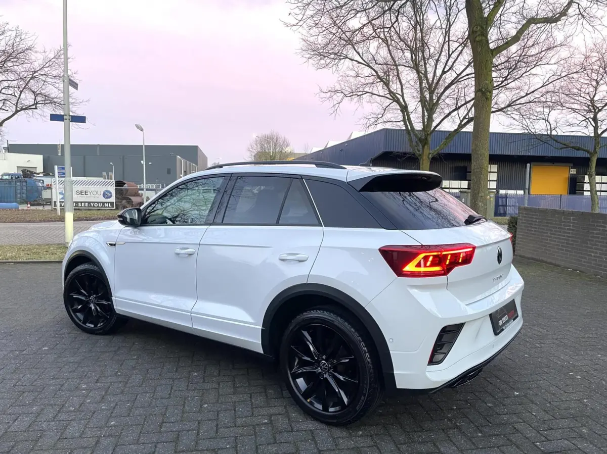 1.5 TSI R-Line Black Style/ Camera/ IQ LED/ CarPlay/ 18''LMV
