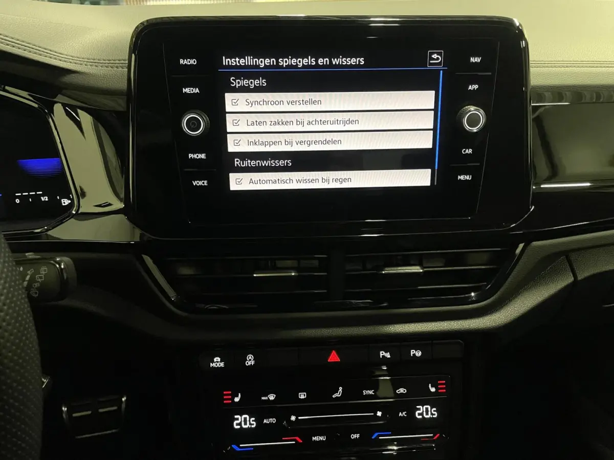 1.5 TSI R-Line Black Style/ Camera/ IQ LED/ CarPlay/ 18''LMV