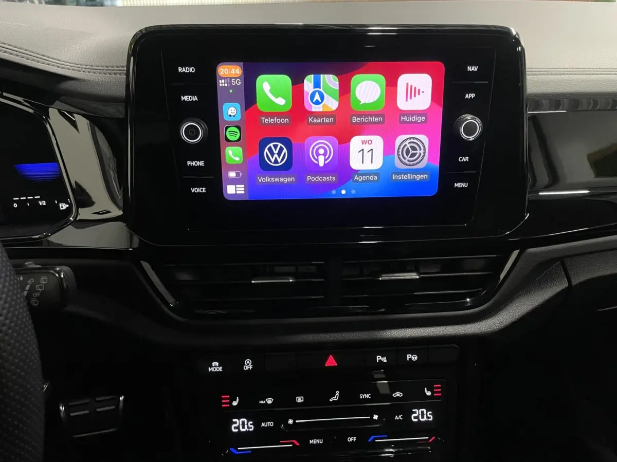 1.5 TSI R-Line Black Style/ Camera/ IQ LED/ CarPlay/ 18''LMV