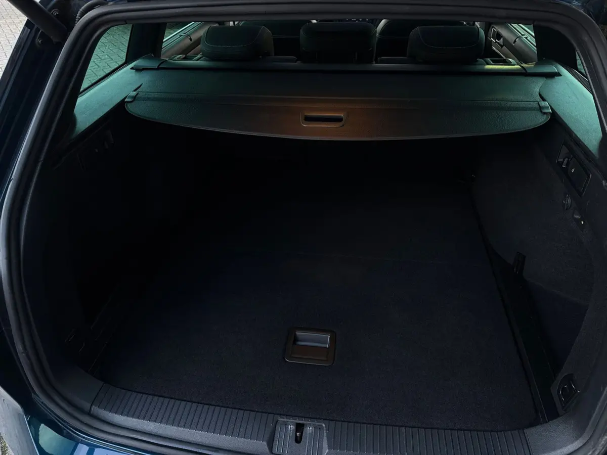 1.5 TSI R-Line Business + 150PK|LaneA|Virtual|AUT|Trekhaak|Apdaptive|Pano|Carplay|Sportstoelen|IQ Light|