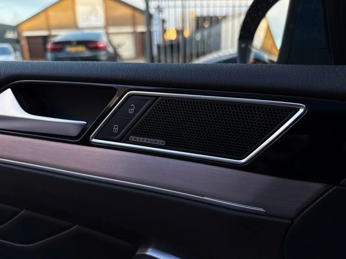1.5 TSI R-Line Business + 150PK|LaneA|Virtual|AUT|Trekhaak|Apdaptive|Pano|Carplay|Sportstoelen|IQ Light|