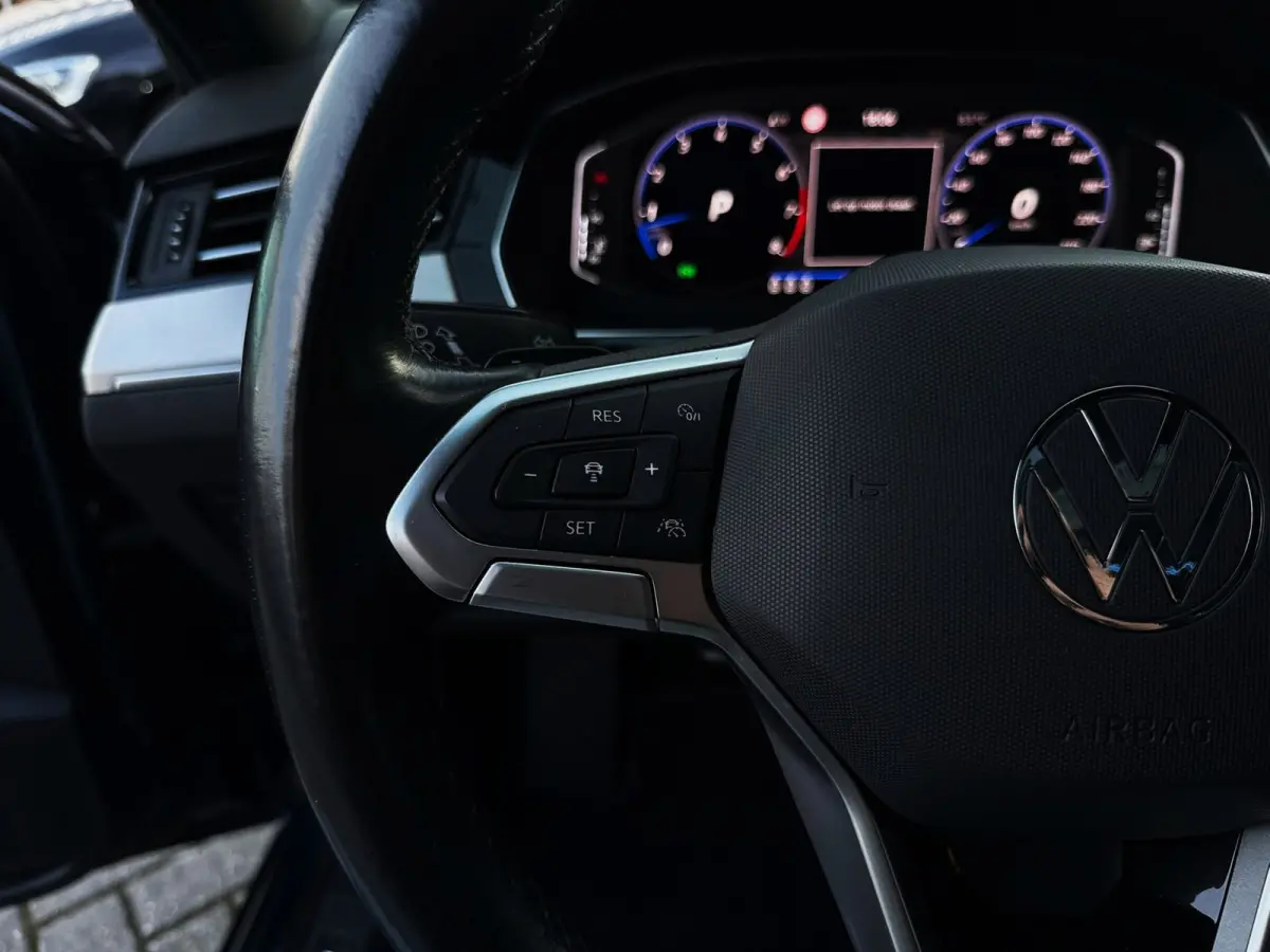 1.5 TSI R-Line Business + 150PK|LaneA|Virtual|AUT|Trekhaak|Apdaptive|Pano|Carplay|Sportstoelen|IQ Light|