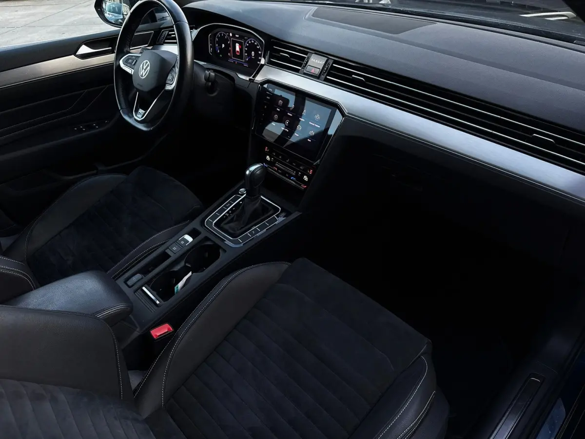 1.5 TSI R-Line Business + 150PK|LaneA|Virtual|AUT|Trekhaak|Apdaptive|Pano|Carplay|Sportstoelen|IQ Light|