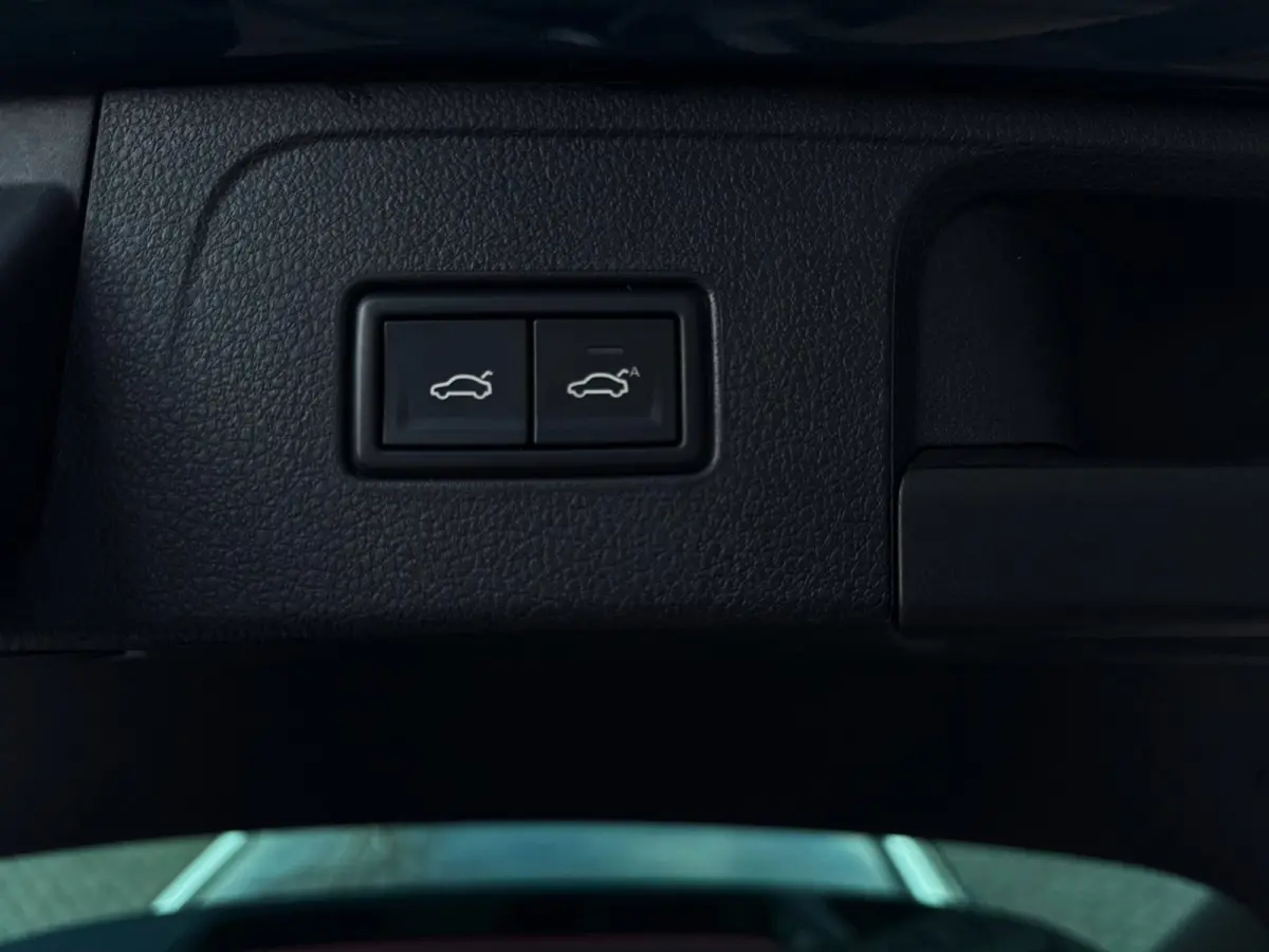 1.5 TSI R-Line Business + 150PK|LaneA|Virtual|AUT|Trekhaak|Apdaptive|Pano|Carplay|Sportstoelen|IQ Light|