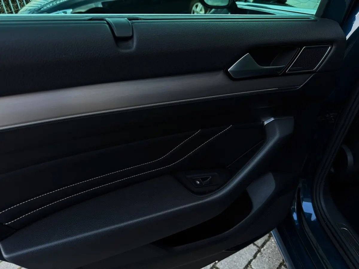 1.5 TSI R-Line Business + 150PK|LaneA|Virtual|AUT|Trekhaak|Apdaptive|Pano|Carplay|Sportstoelen|IQ Light|