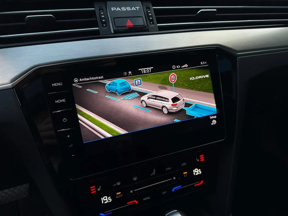 1.5 TSI R-Line Business + 150PK|LaneA|Virtual|AUT|Trekhaak|Apdaptive|Pano|Carplay|Sportstoelen|IQ Light|